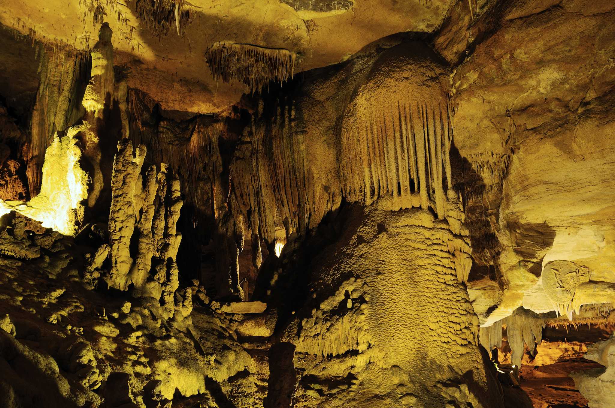 在 从 fort-walton-beach-fl-us 到 knoxville-tn-us 的途中，参观 Raccoon Mountain Caverns ，通过 Daytrip