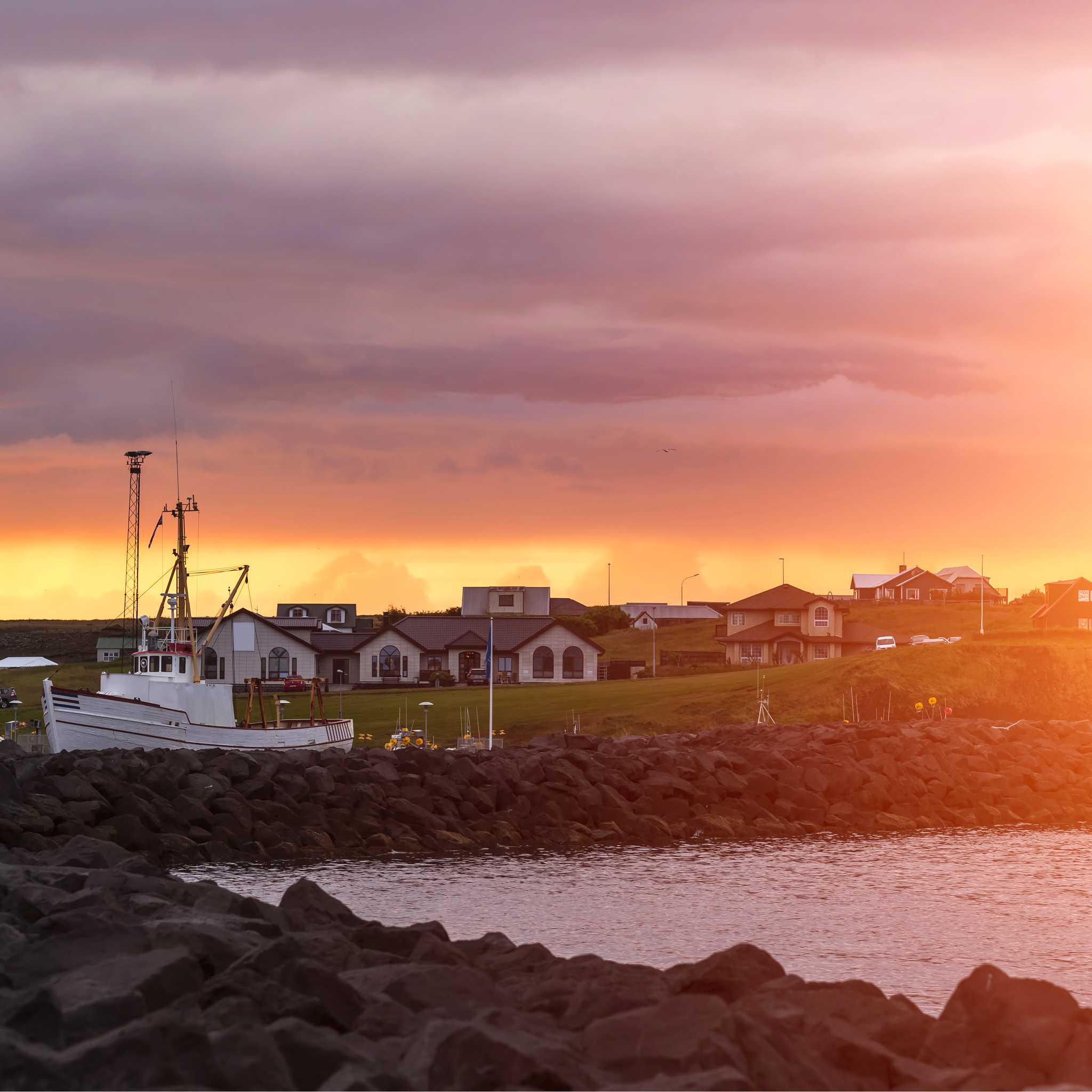 Private car transfers in Iceland from Reykjanesbaer