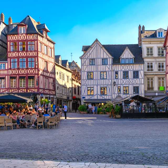 Bayeux to Rouen: Private day trip