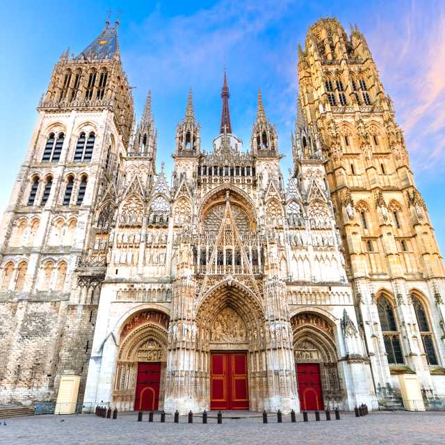 Bayeux to Rouen and Jumieges Abbey: Private day trip