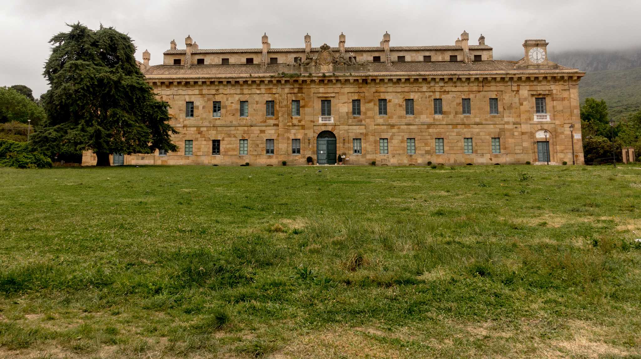 Privata biltransfertjänster i Royal Palace of Ficuzza - naturskön vy över Royal Palace of Ficuzza i Italien
