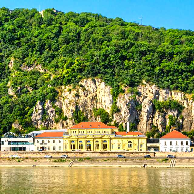 Bratislava to Rudas Thermal Bath: Private day trip
