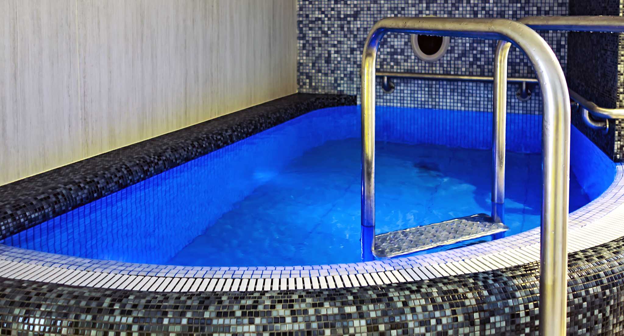 Parada no itinerário em Rudas Thermal Bath em viagem particular de um dia a partir de Bratislava