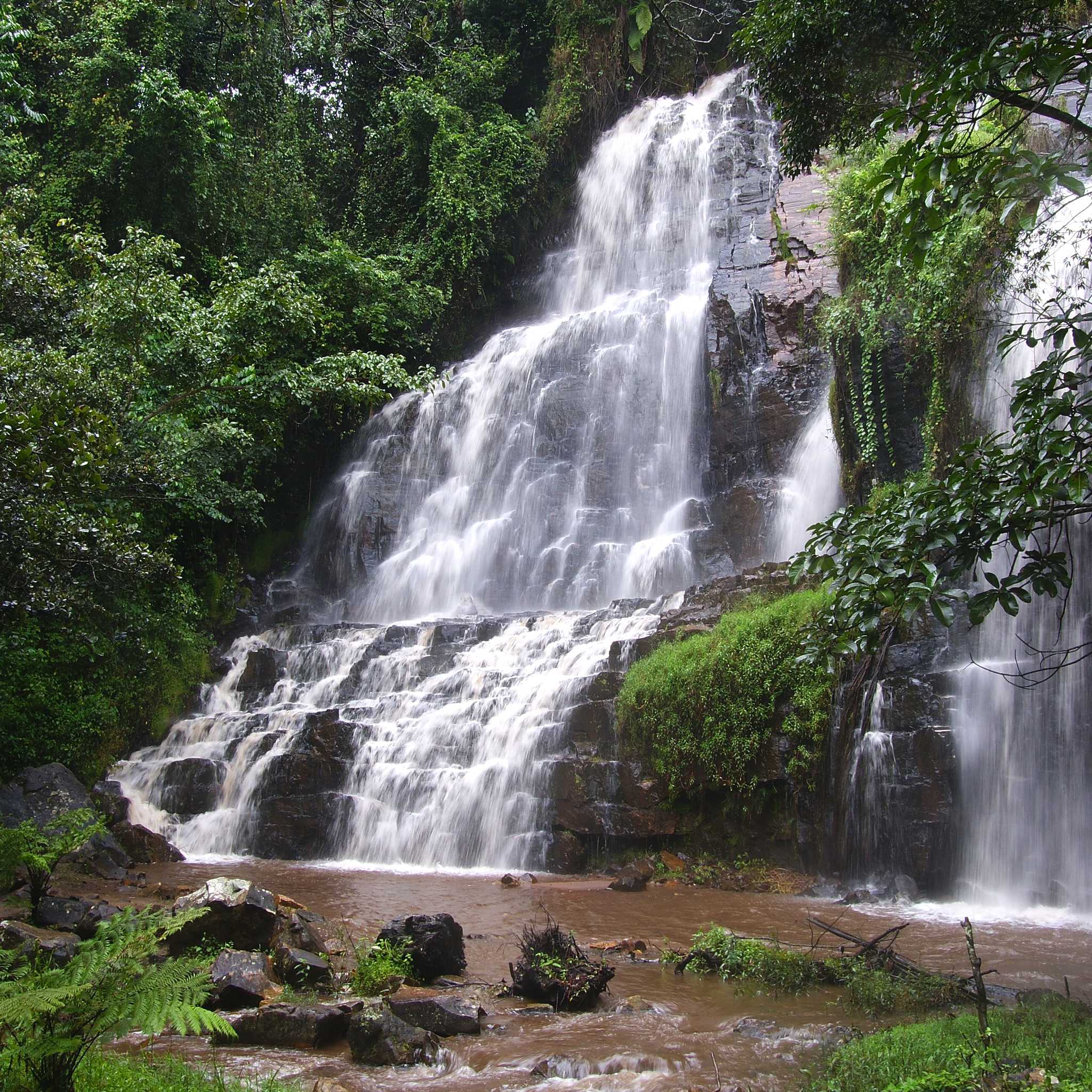 Private car transfers in Burundi from Rutana