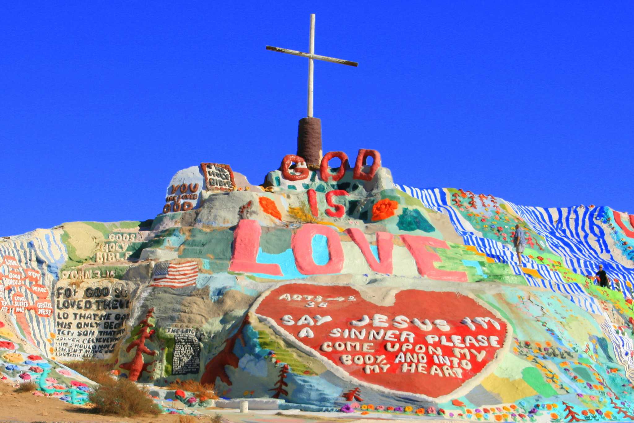 Visitar Salvation Mountain en el camino de san-bernardino-ca-us a prescott-az-us con Daytrip