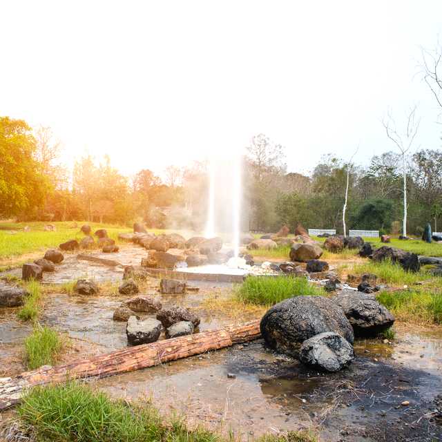 Chiang Mai to San Kamphaeng Hot Springs: Private day trip