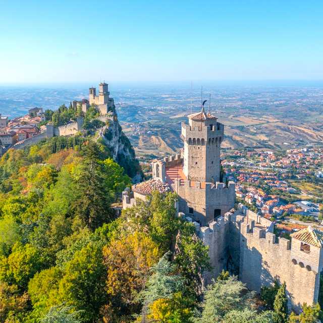 Ravenna to San Marino and Verucchio: Private day trip