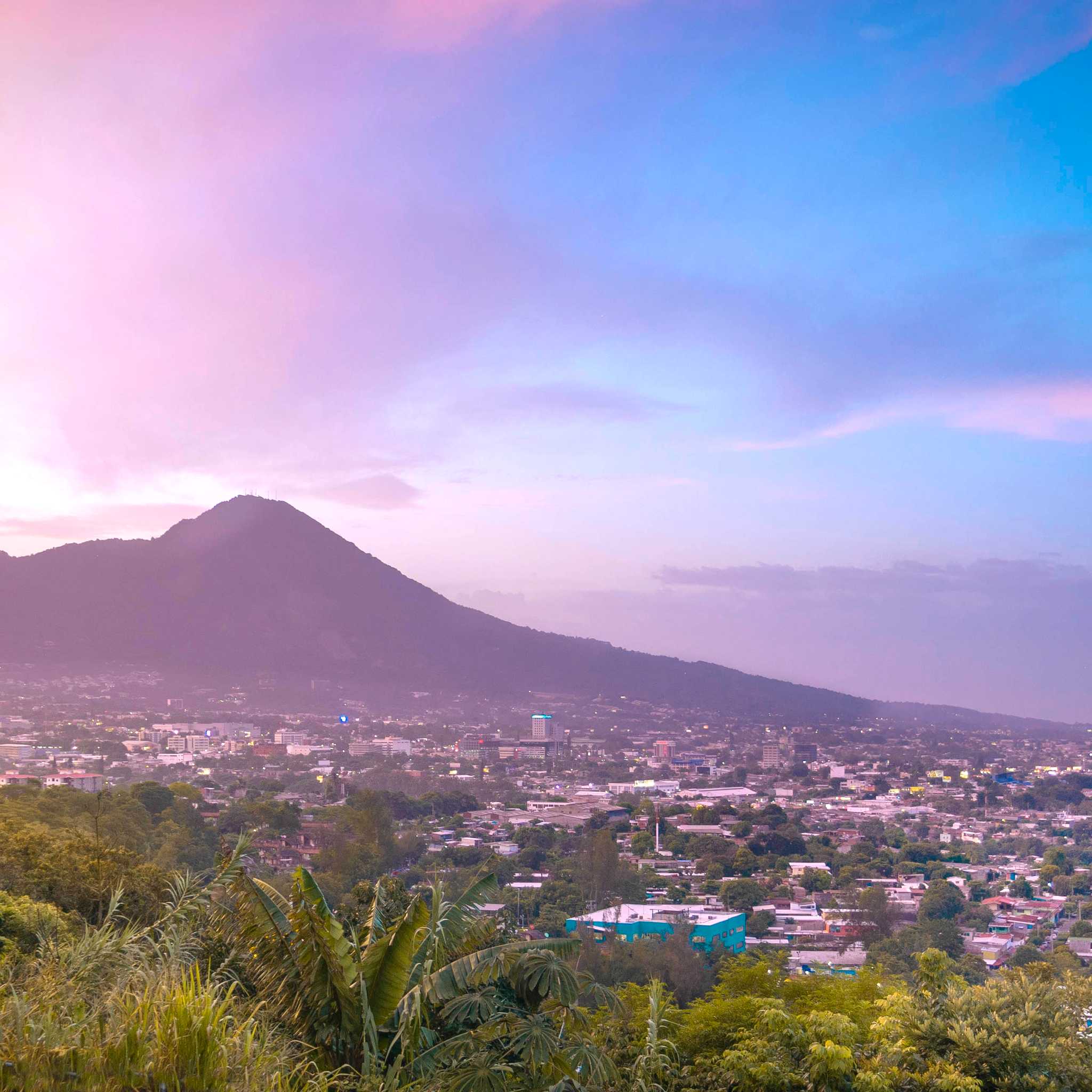 Private car transfers in El Salvador from San Salvador