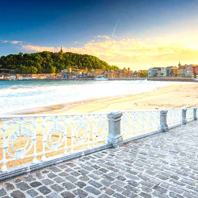 Bilbao to San Sebastian and Bayonne: Private day trip