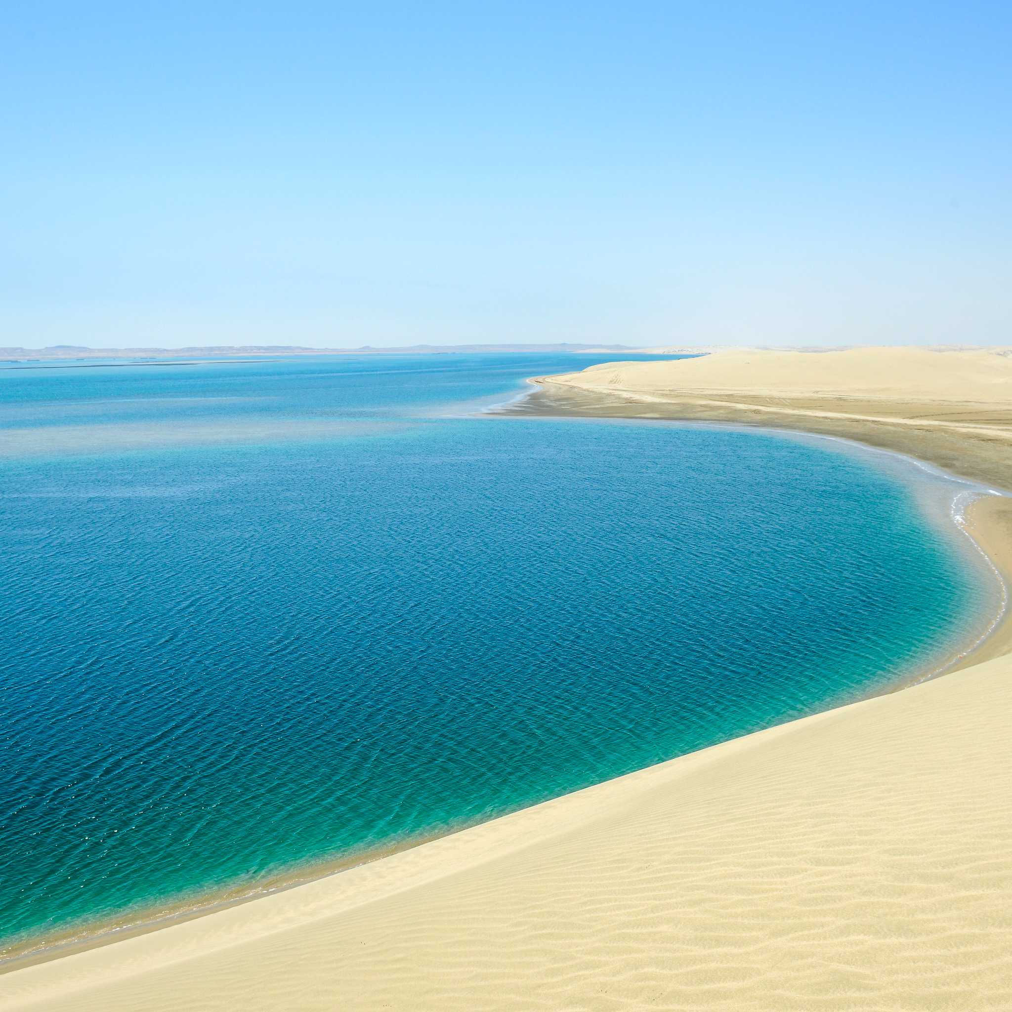 Private car transfers in Qatar from Sealine