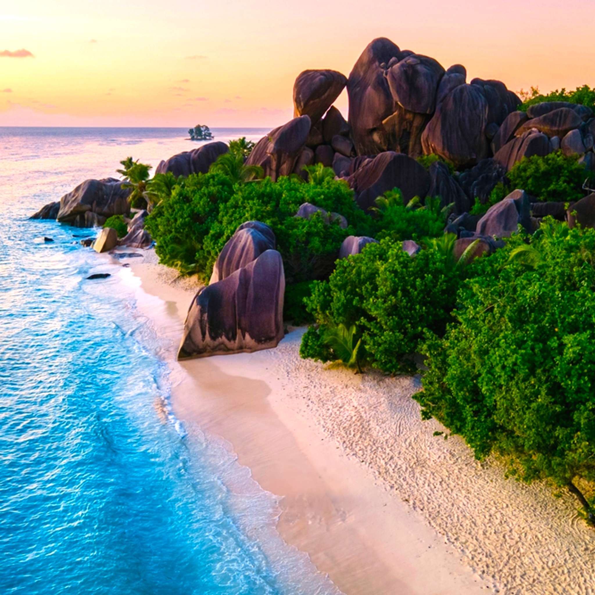 Private car transfers in Seychelles from Seychelles Airport