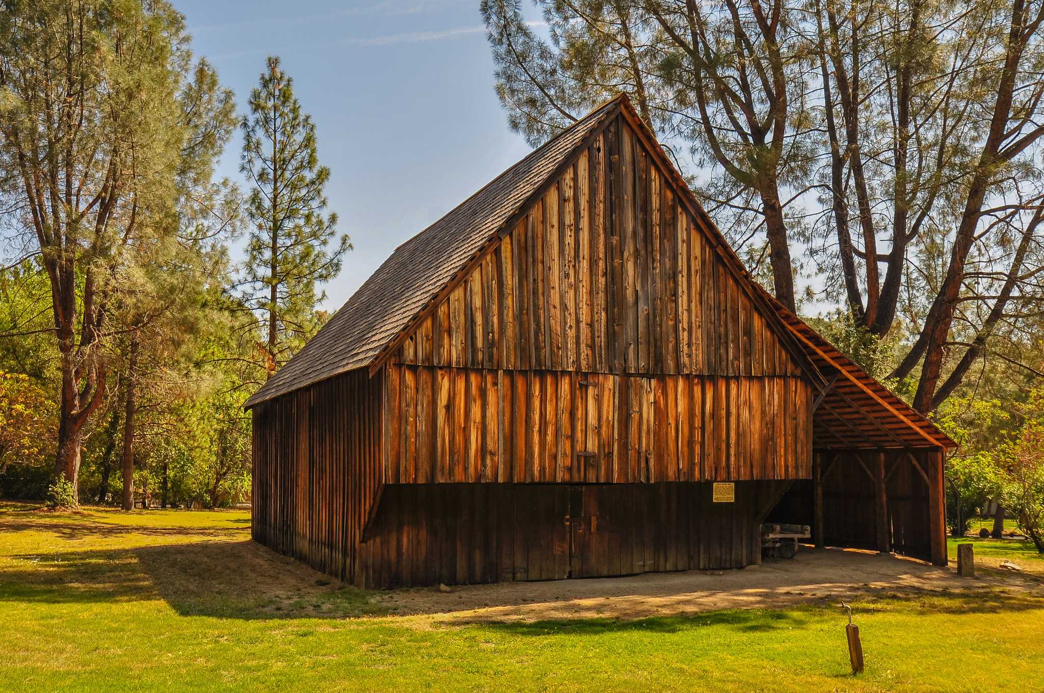 在 从 oakland-ca-us 到 boring-or-us 的途中，参观 Shasta State Historic Park ，通过 Daytrip