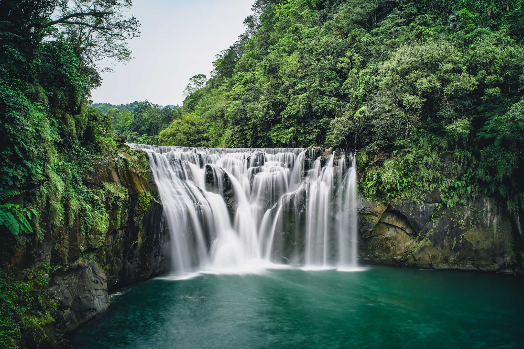 Visitar Shifen Waterfall en el camino de taipei-tw a keelung-tw con Daytrip