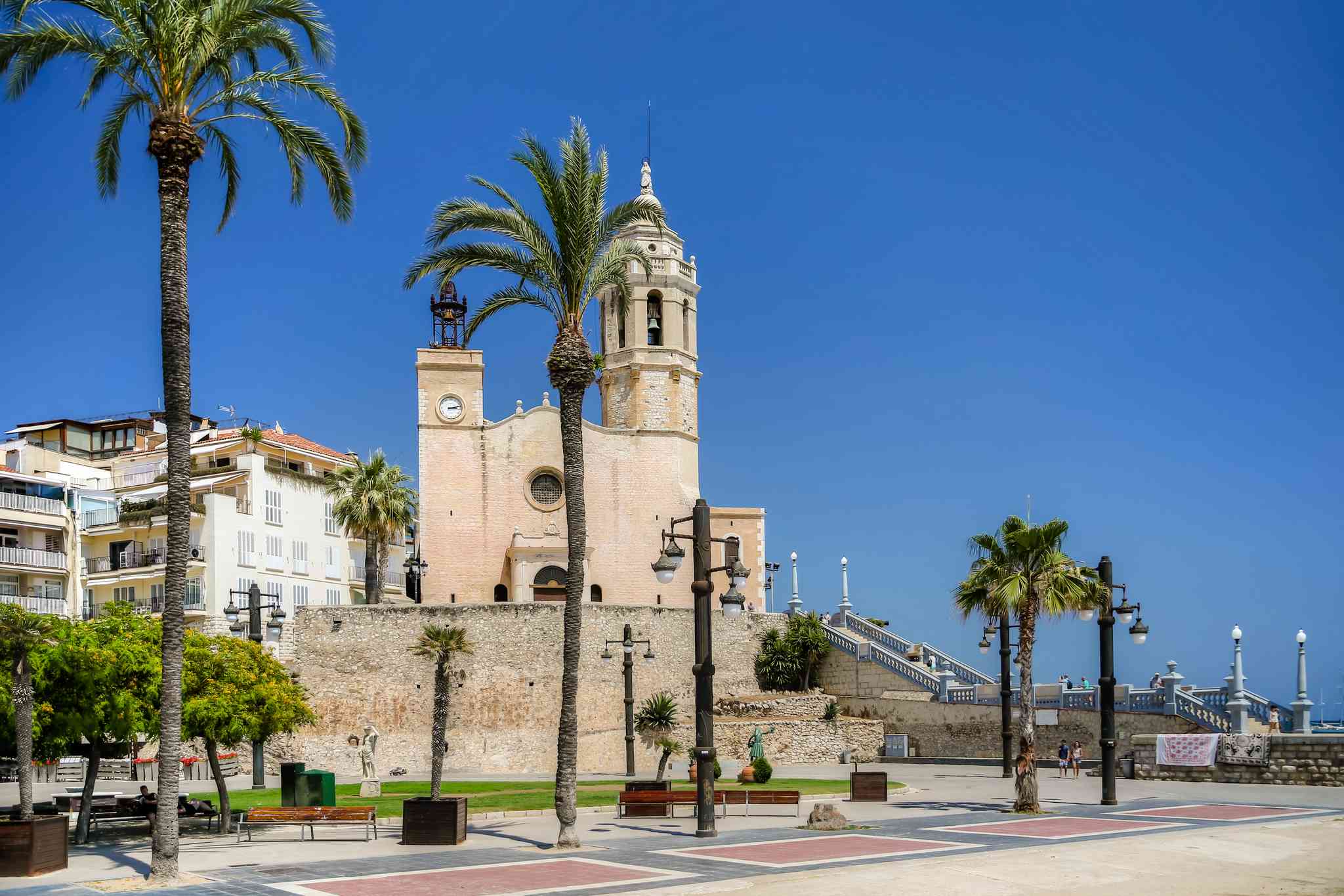 Scenic view of Sitges - private day trip from Bordeaux - photo 3