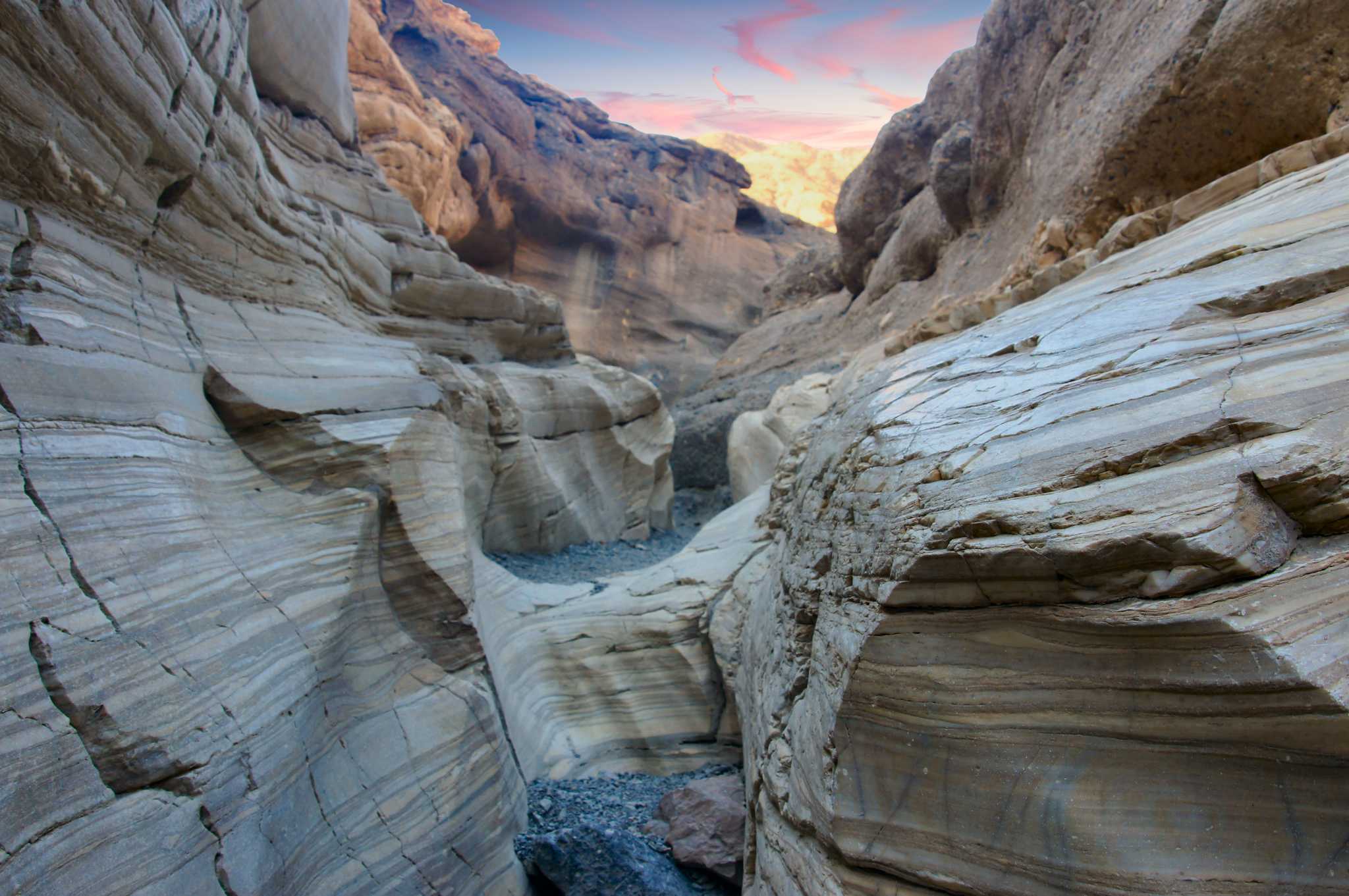 在 从 orange-ca-us 到 yuma-az-us 的途中，参观 Slot Canyon ，通过 Daytrip