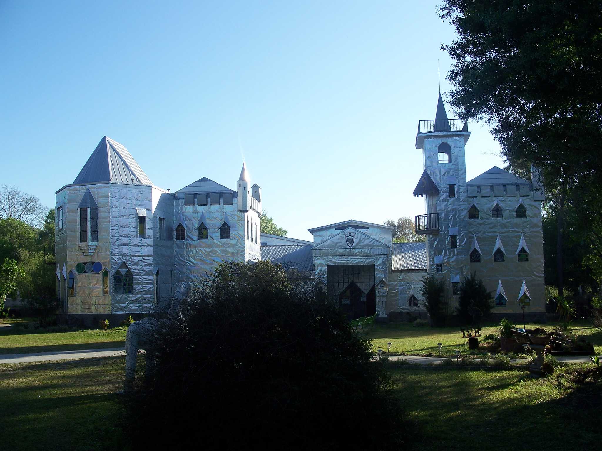 在 从 st-petersburg-fl-us 到 sarasota-fl-us 的途中，参观 Solomon's Castle ，通过 Daytrip