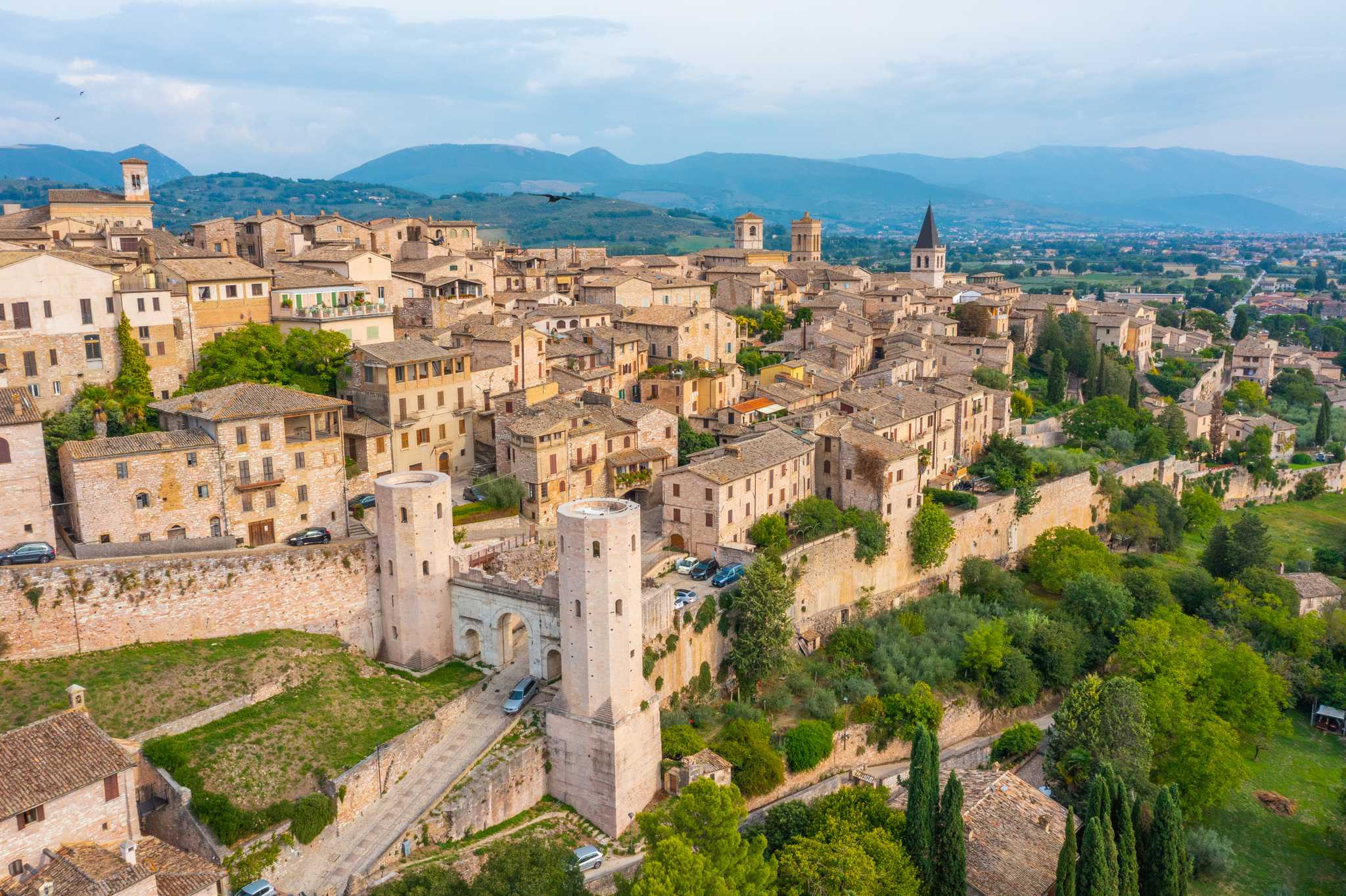 Privata biltransfertjänster i Spello - naturskön vy över Spello i Italien
