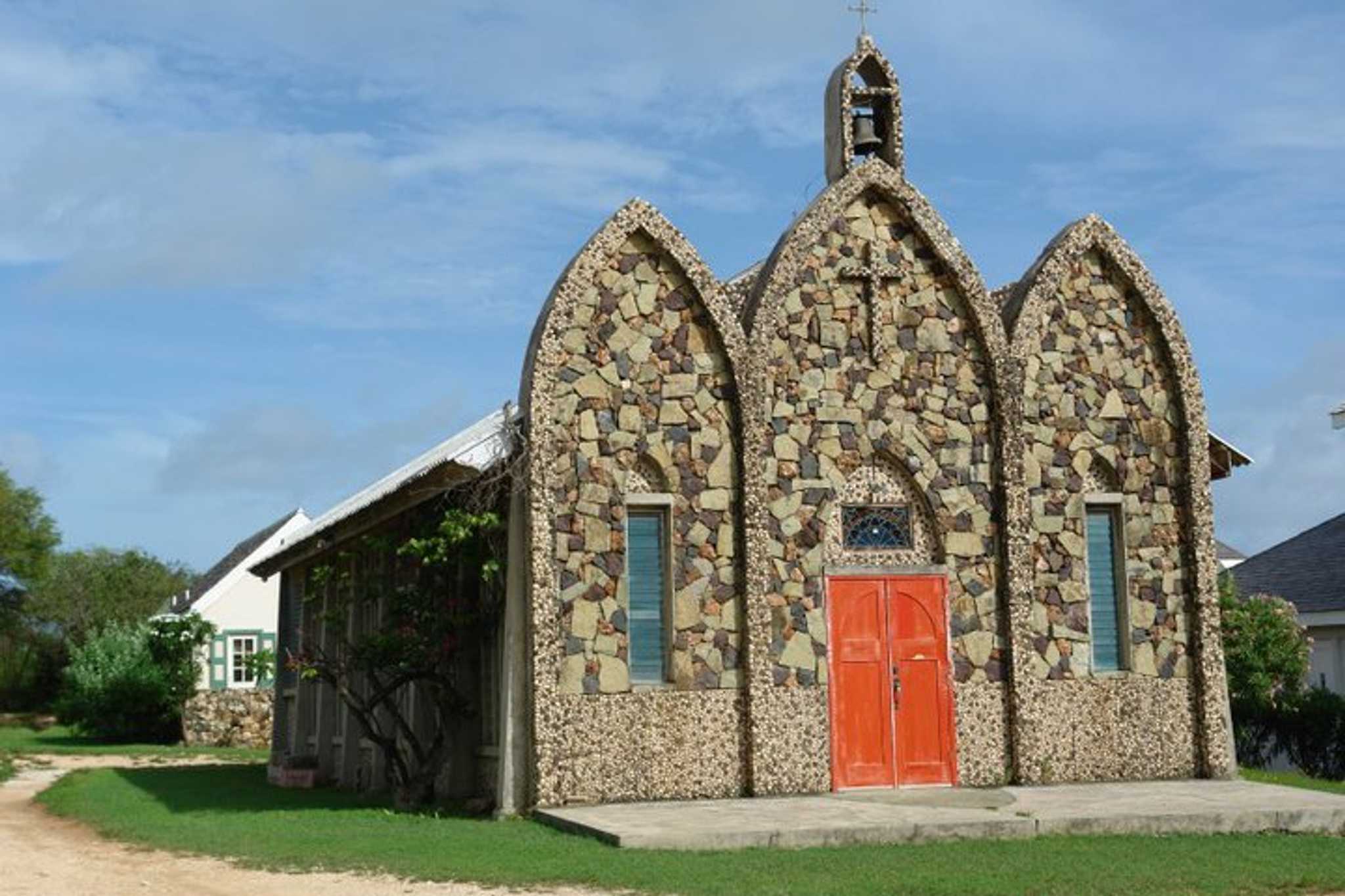 在 从 anguilla-clayton-j-lloyd-airport-ai 到 blowing-point-ai 的途中，参观 St. Gerard's Roman Catholic Church ，通过 Daytrip