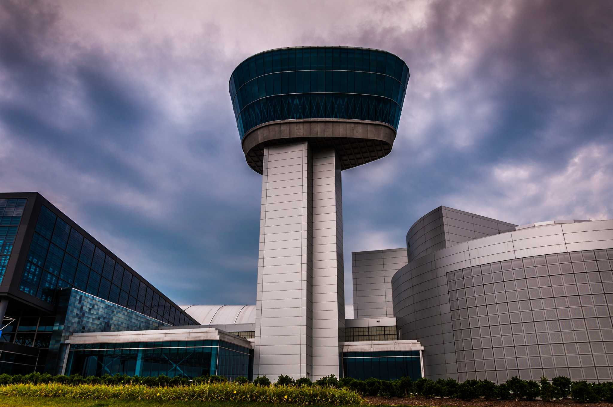 Visit Steven F. Udvar-Hazy Center on the way from newark-nj-us to atlanta-ga-us with Daytrip