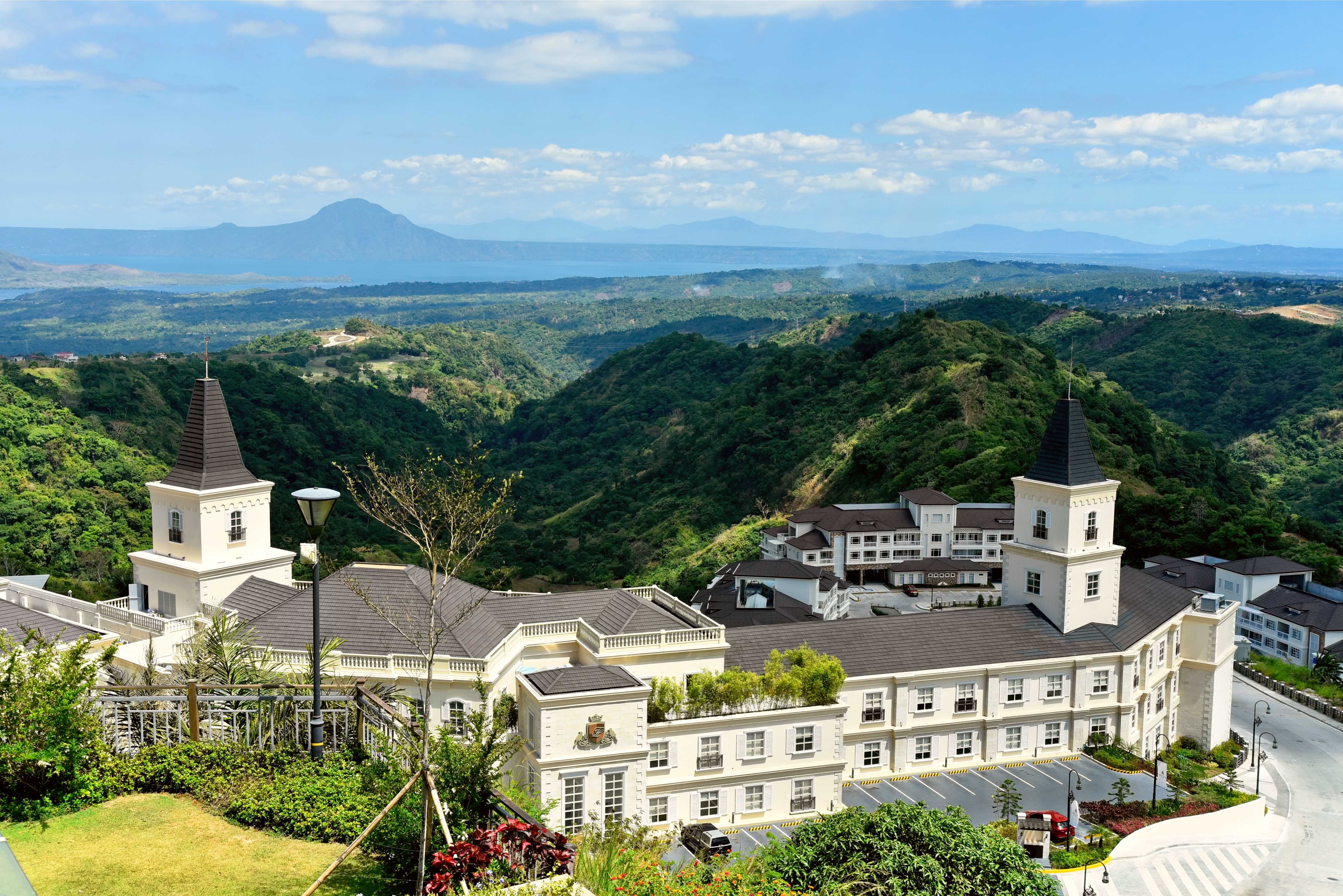 Private Day Trip from Taguig City to Tagaytay and Back