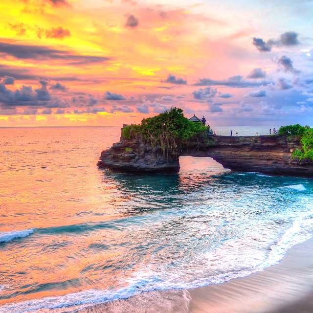 Denpasar to Tanah Lot Temple and Ulun Danu Temple: Day trip