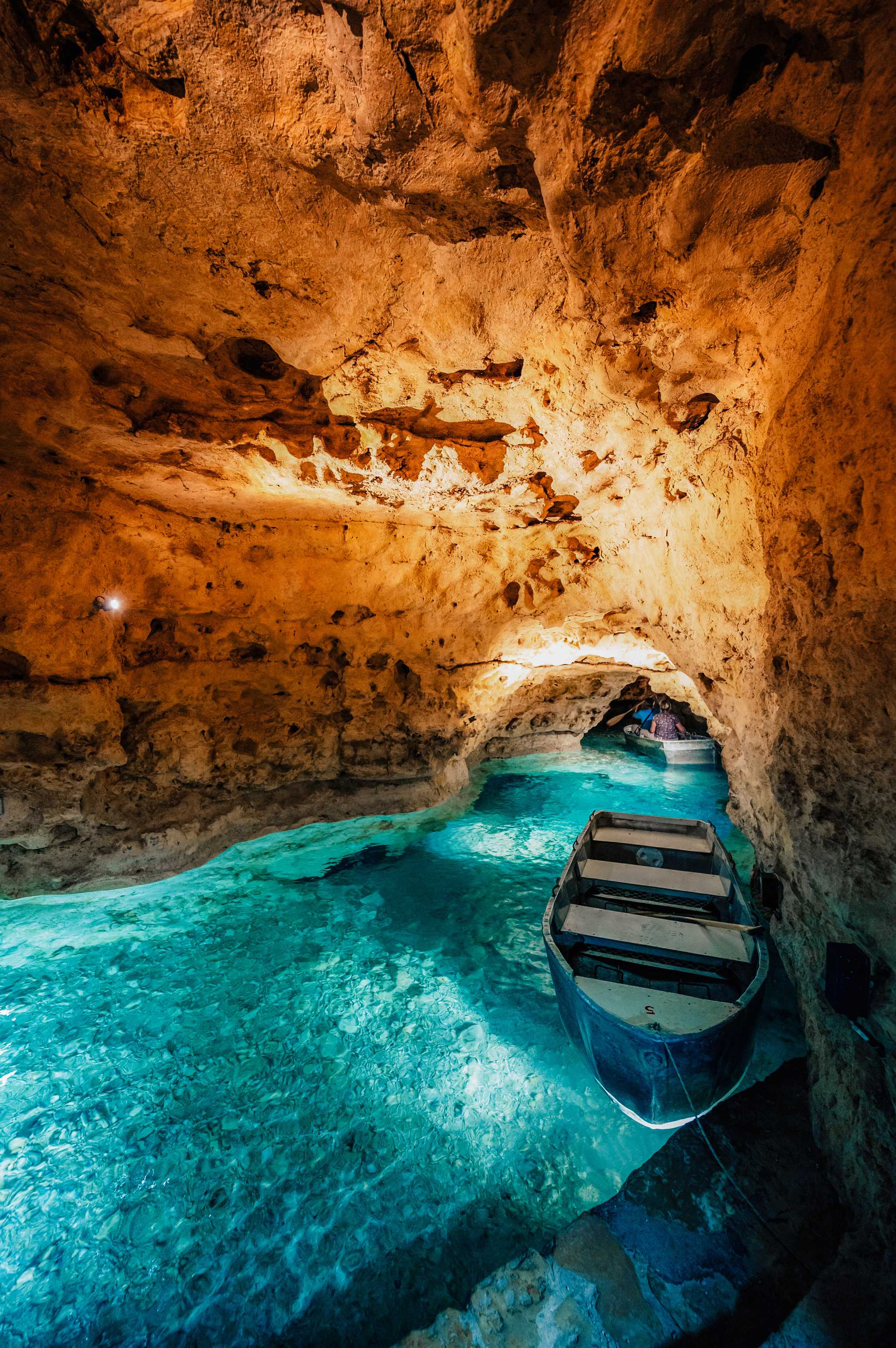 Visite Tapolca Lake Cave no caminho de budapest-hu para celje-si com Daytrip