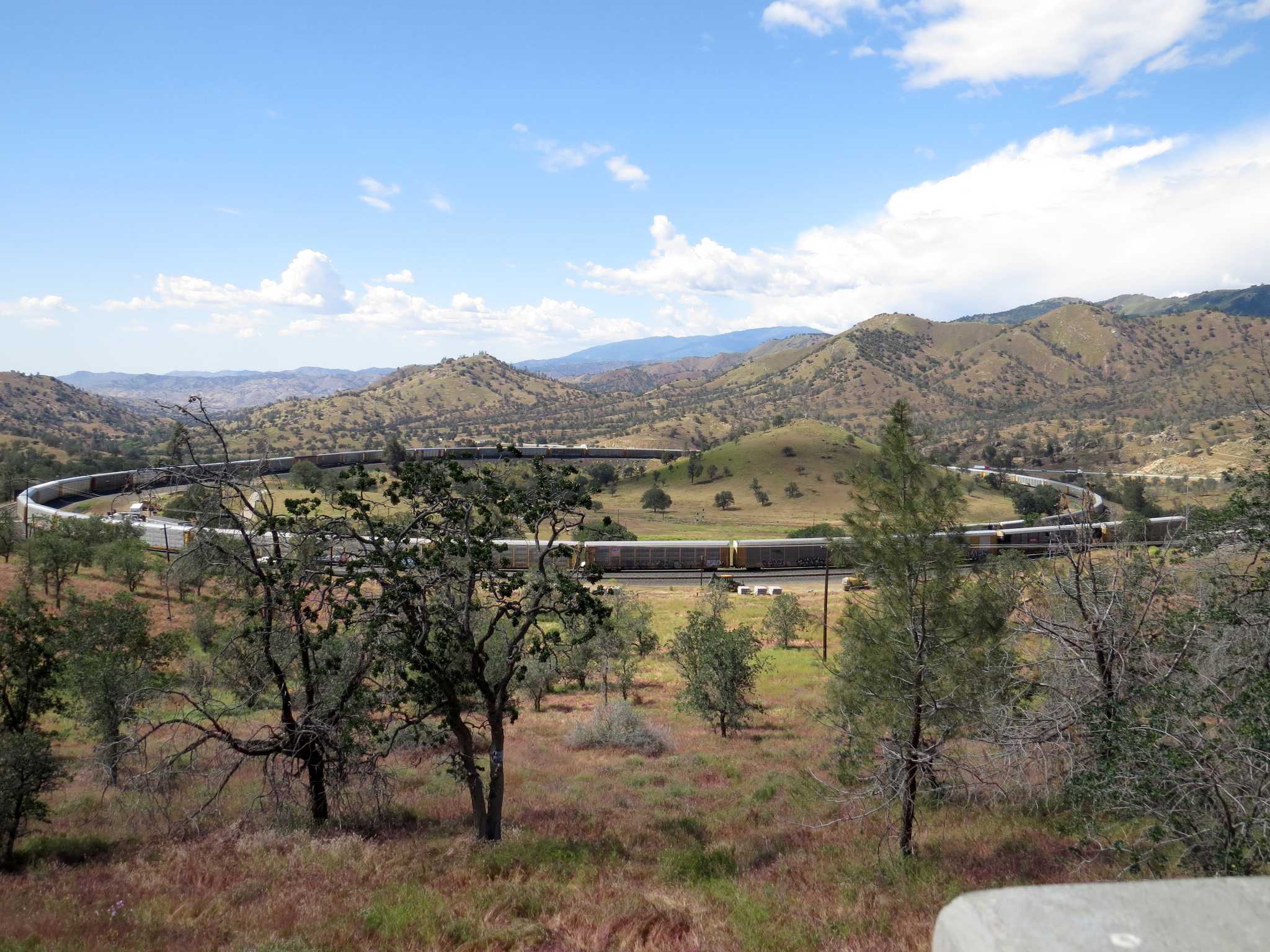 Besuchen Sie Tehachapi Loop Overlook auf dem Weg von mountain-view-ca-us nach las-vegas-nv-us mit Daytrip