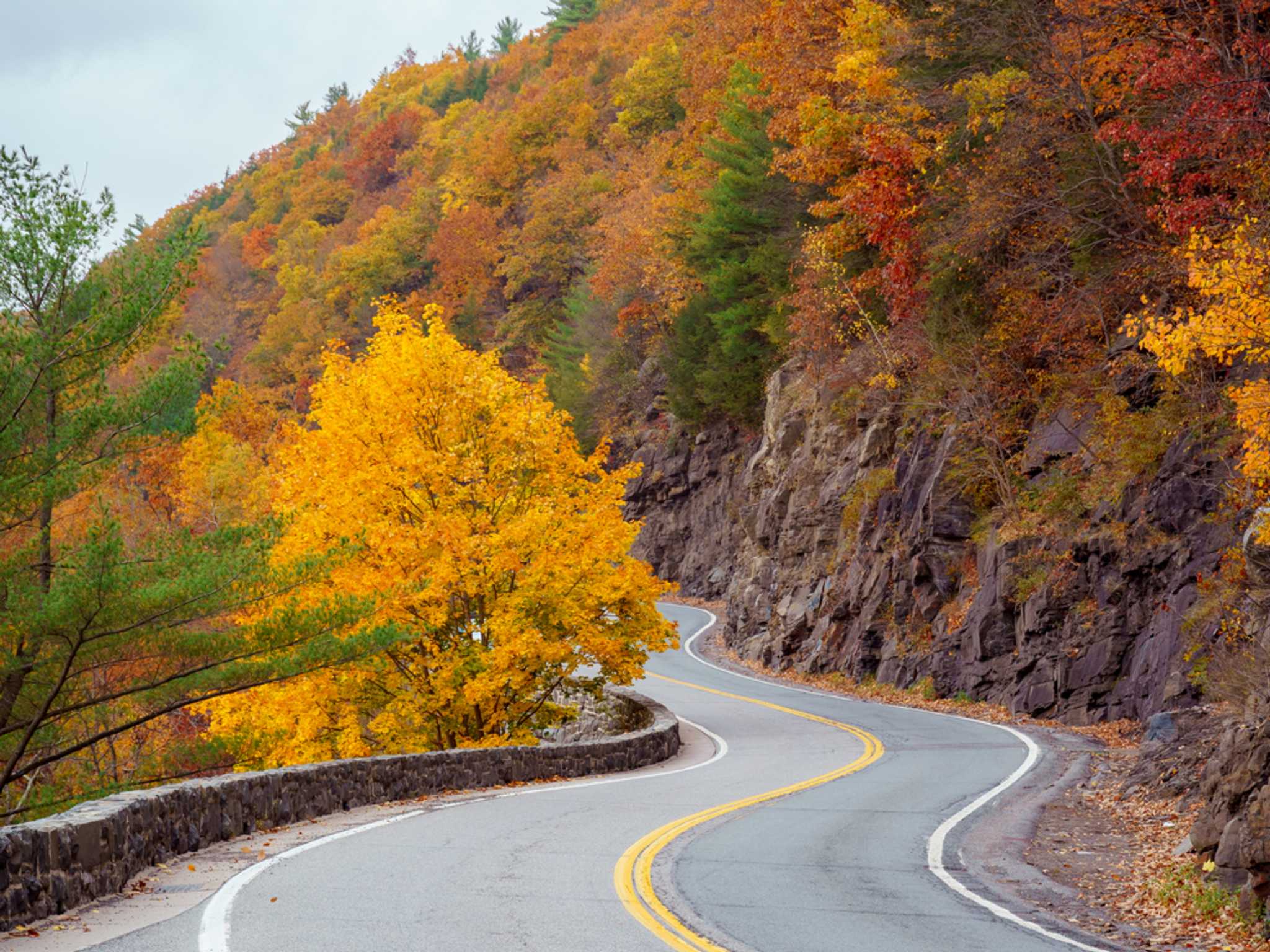 Visit The Hawk's Nest on the way from new-york-city-ny-us to monticello-ny-us with Daytrip