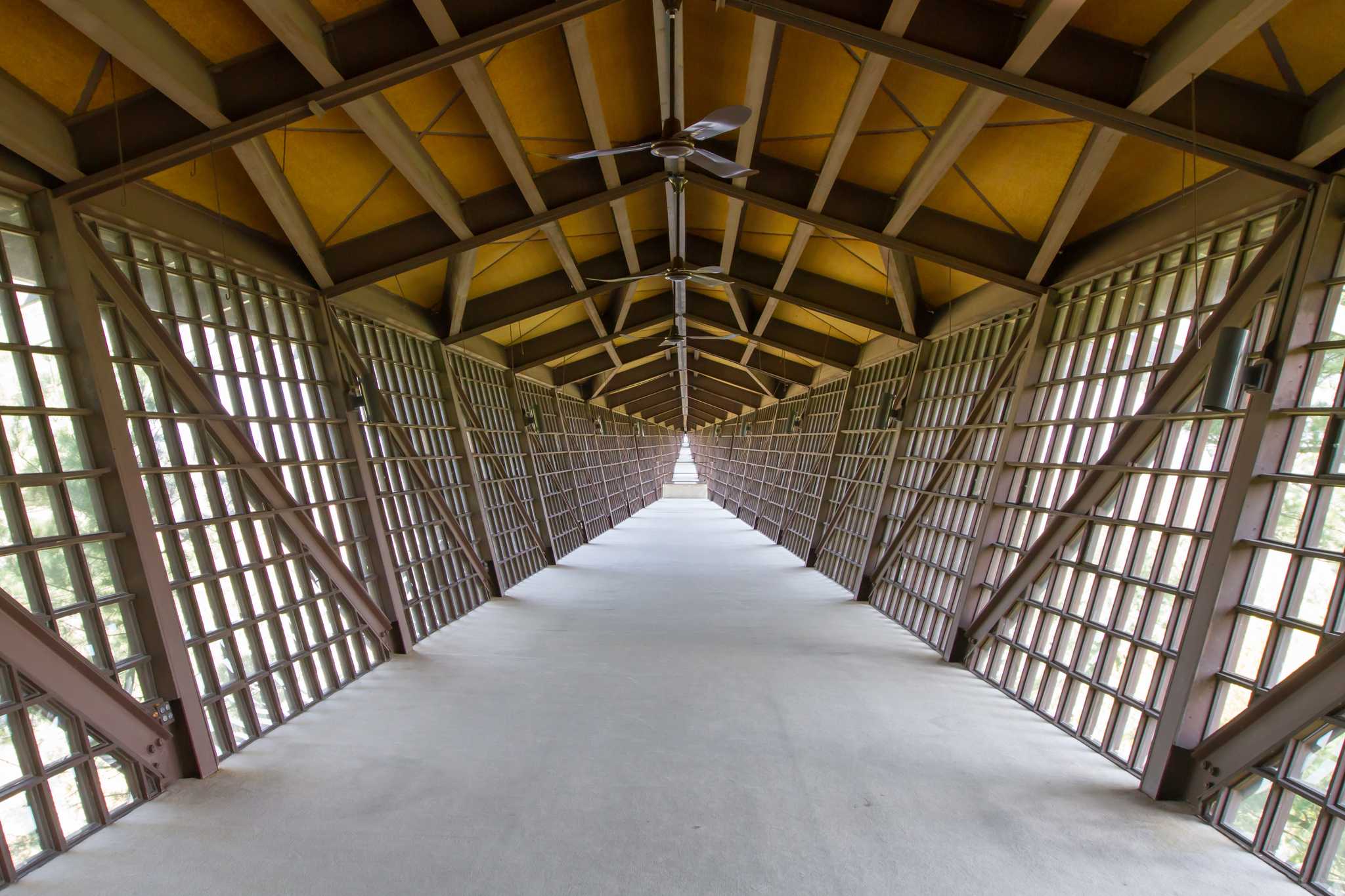 在 从 waterloo-ia-us 到 chicago-il-us 的途中，参观 The House on the Rock ，通过 Daytrip