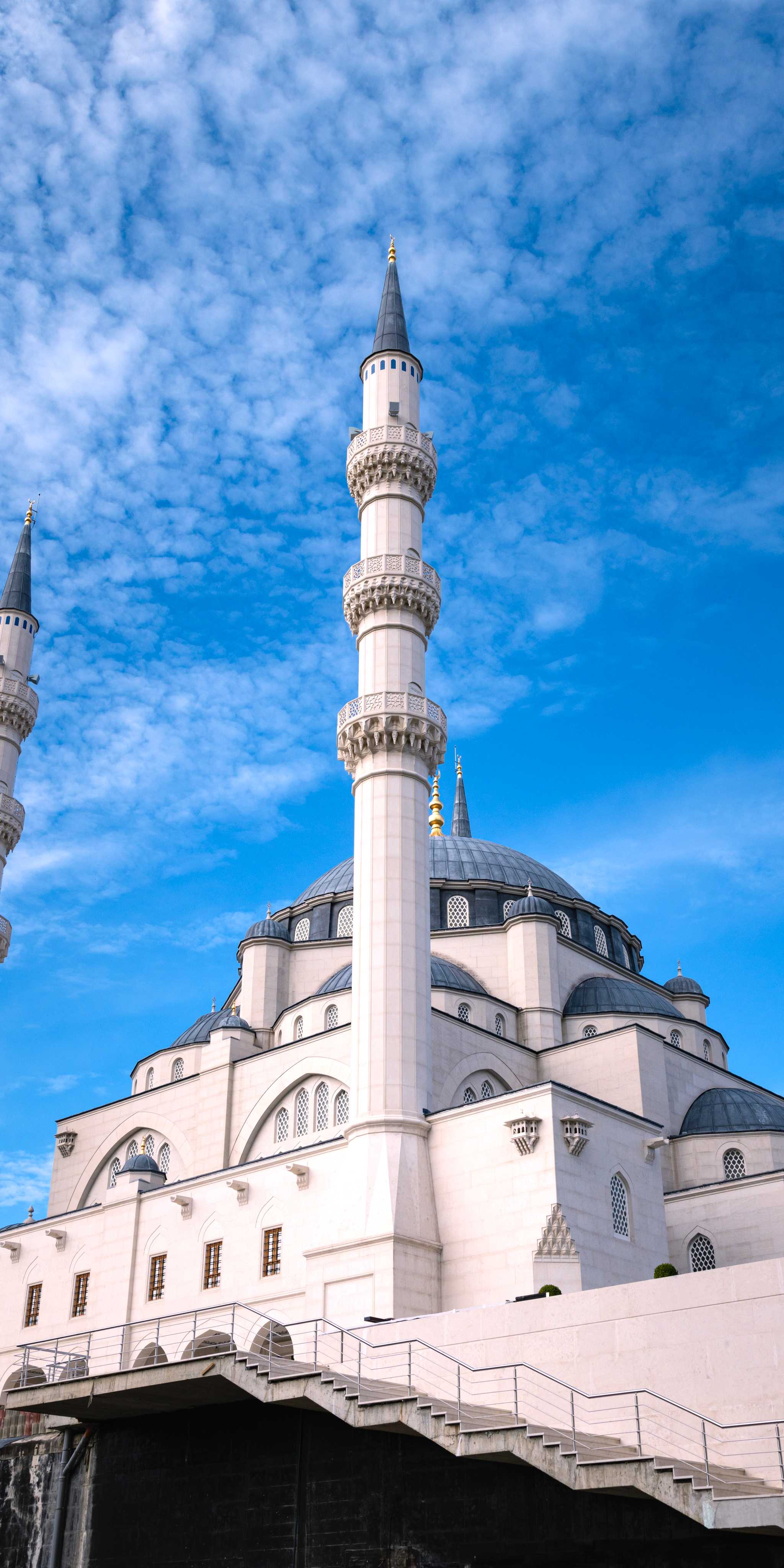 ํฐ๋ผ๋ ๊ณตํญ