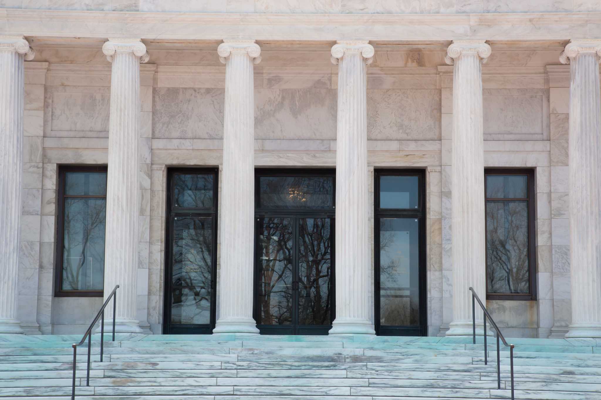 Visit Toledo Museum of Art on the way from chicago-il-us to cleveland-oh-us with Daytrip