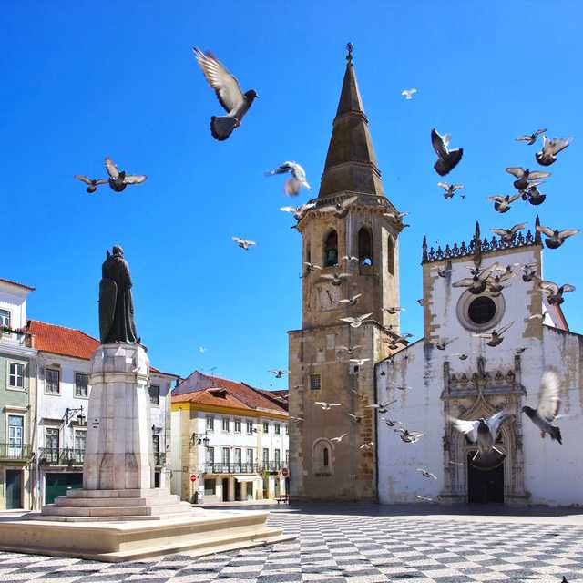 Coimbra to Tomar, Batalha, and Alcobaca: Day trip