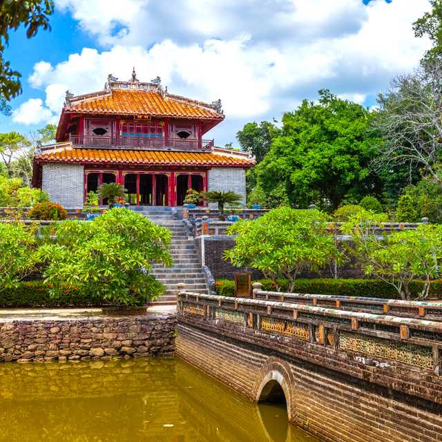 Hue to Tomb of Gia Long and Tomb of Minh Mang: Day trip