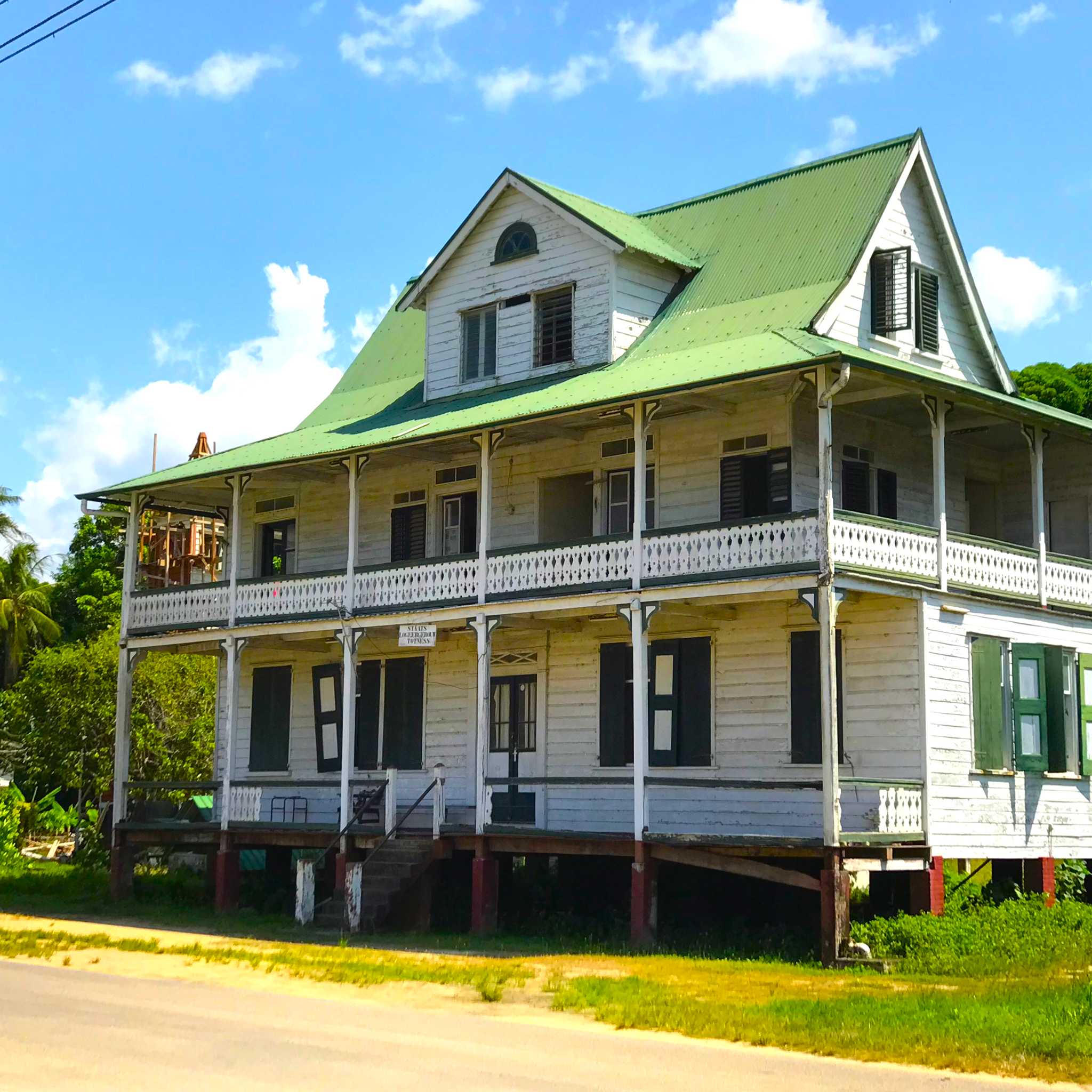 Private car transfers in Suriname from Totness