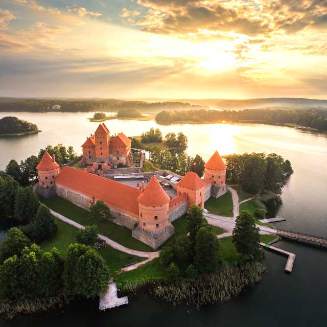 Vilnius to Trakai Island Castle and Kaunas: Private day trip
