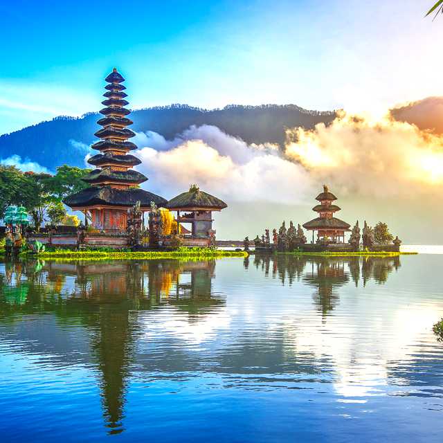 Denpasar to Ulun Danu Beratan Temple and Goa Gajah: Day trip