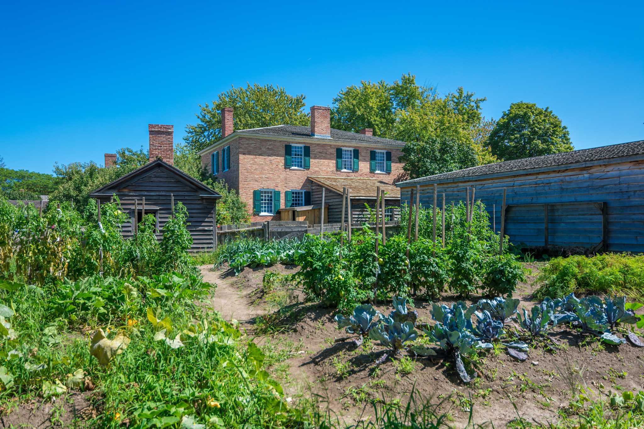 在 从 ottawa-on-ca 到 niagara-falls-ny-us 的途中，参观 Upper Canada Village ，通过 Daytrip