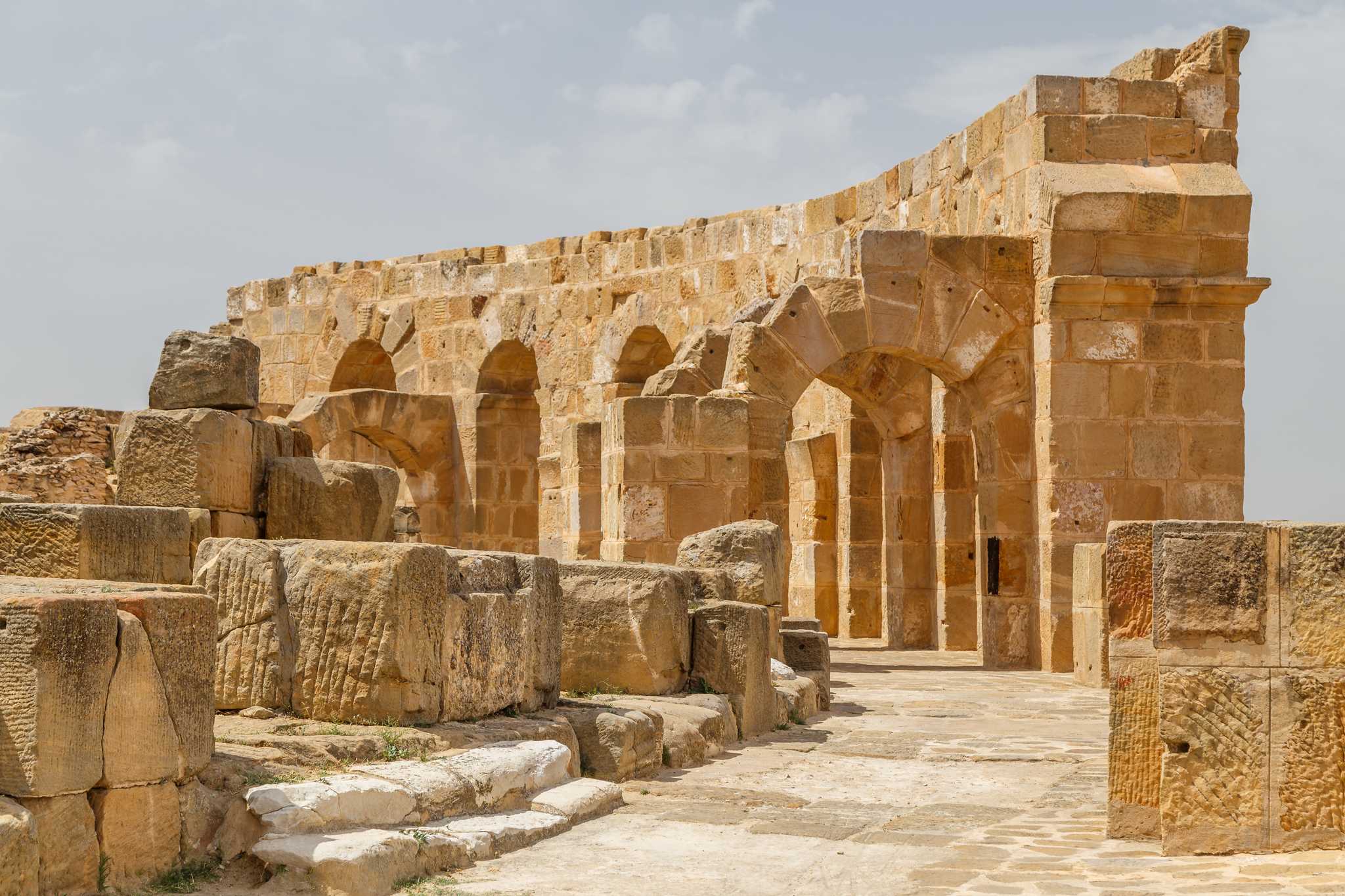 Arrêt de l'itinéraire à Uthina lors d'une excursion privée d'une journée depuis Tunis