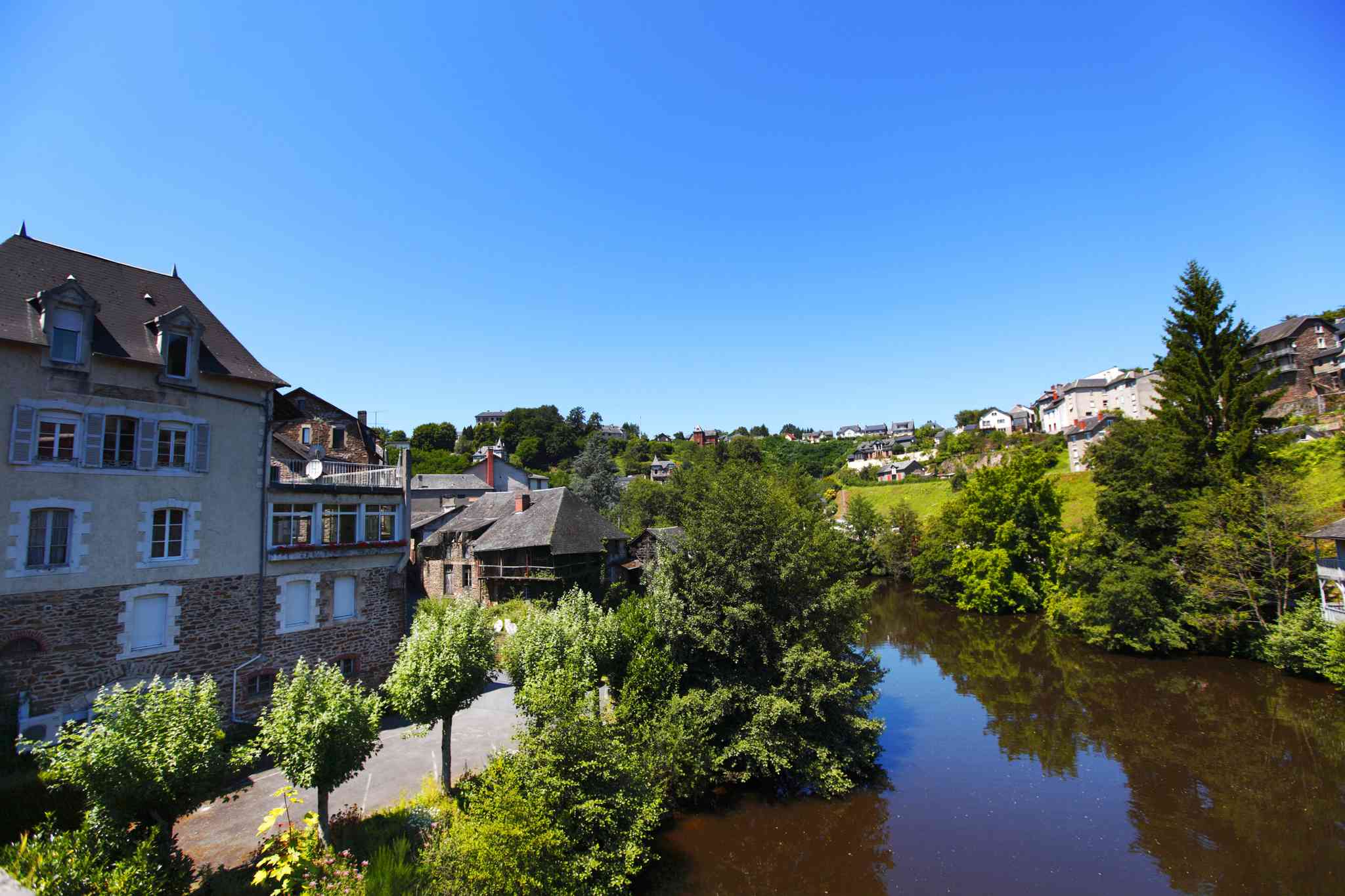 Scenic view of Uzerche - private day trip from Beaune - photo 3