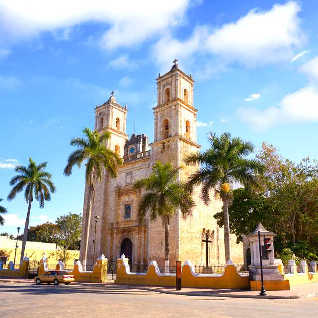 Merida to Valladolid and Cenote Yokdzonot: Private day trip