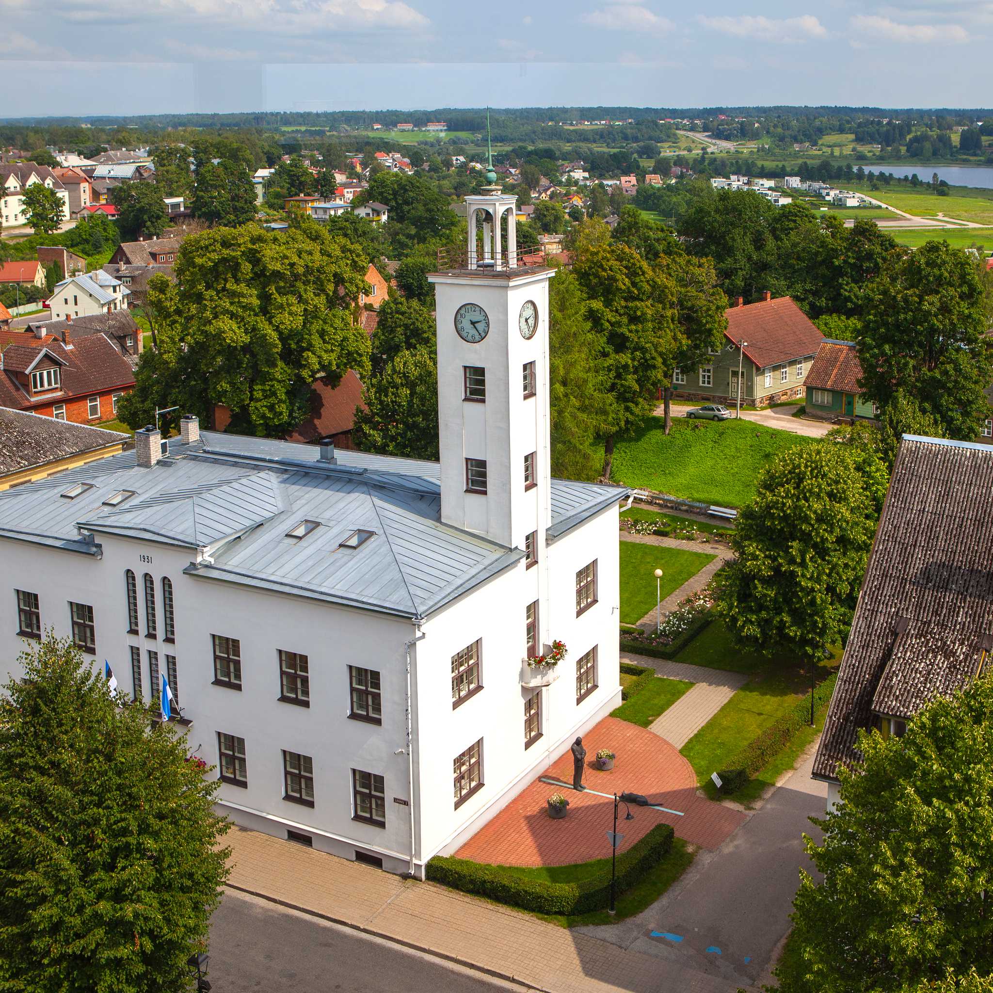 Private car transfers in Estonia from Viljandi