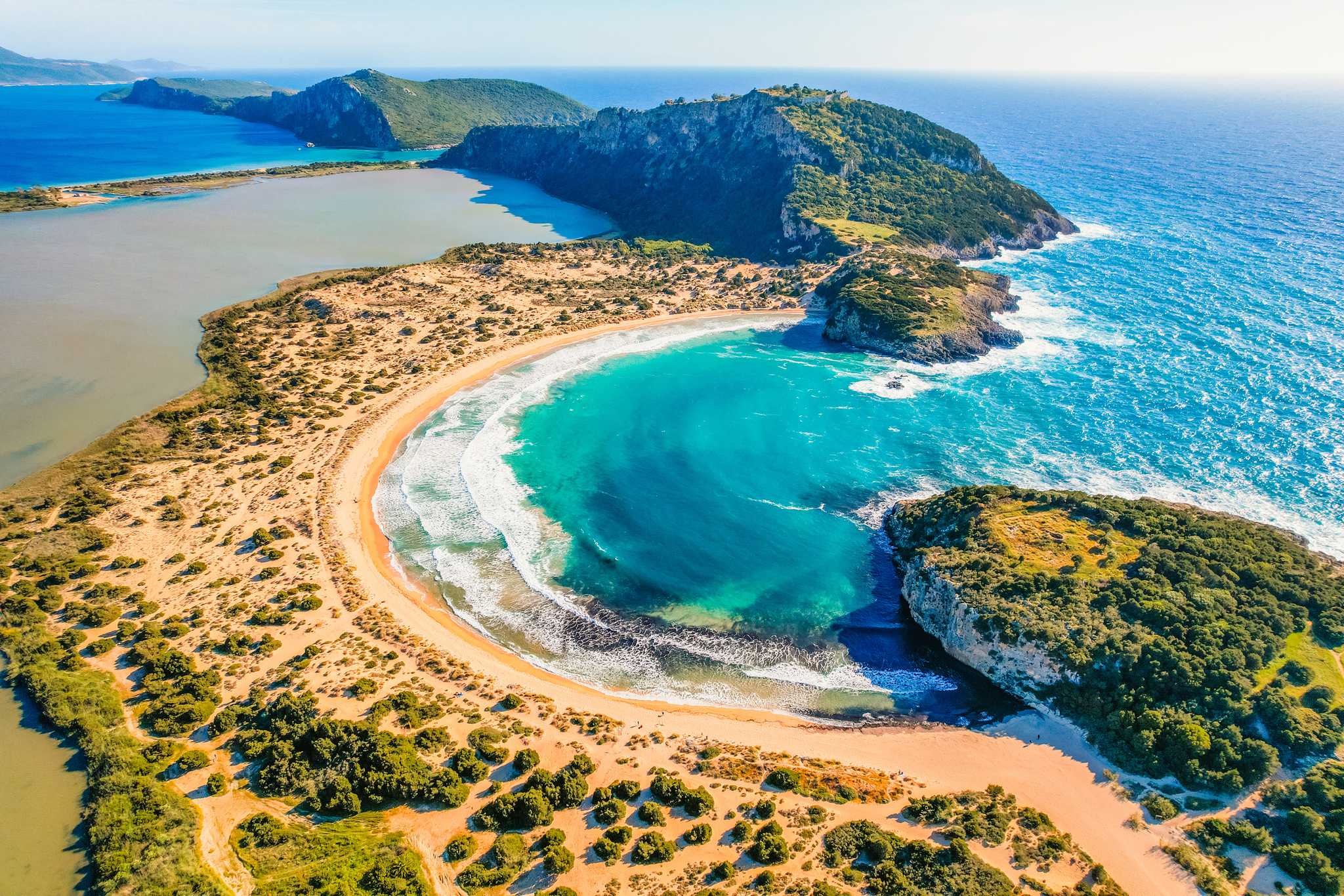 Servicios de traslado en coche privado en Playa de Voidokilia - vista panorámica de Playa de Voidokilia en Grecia