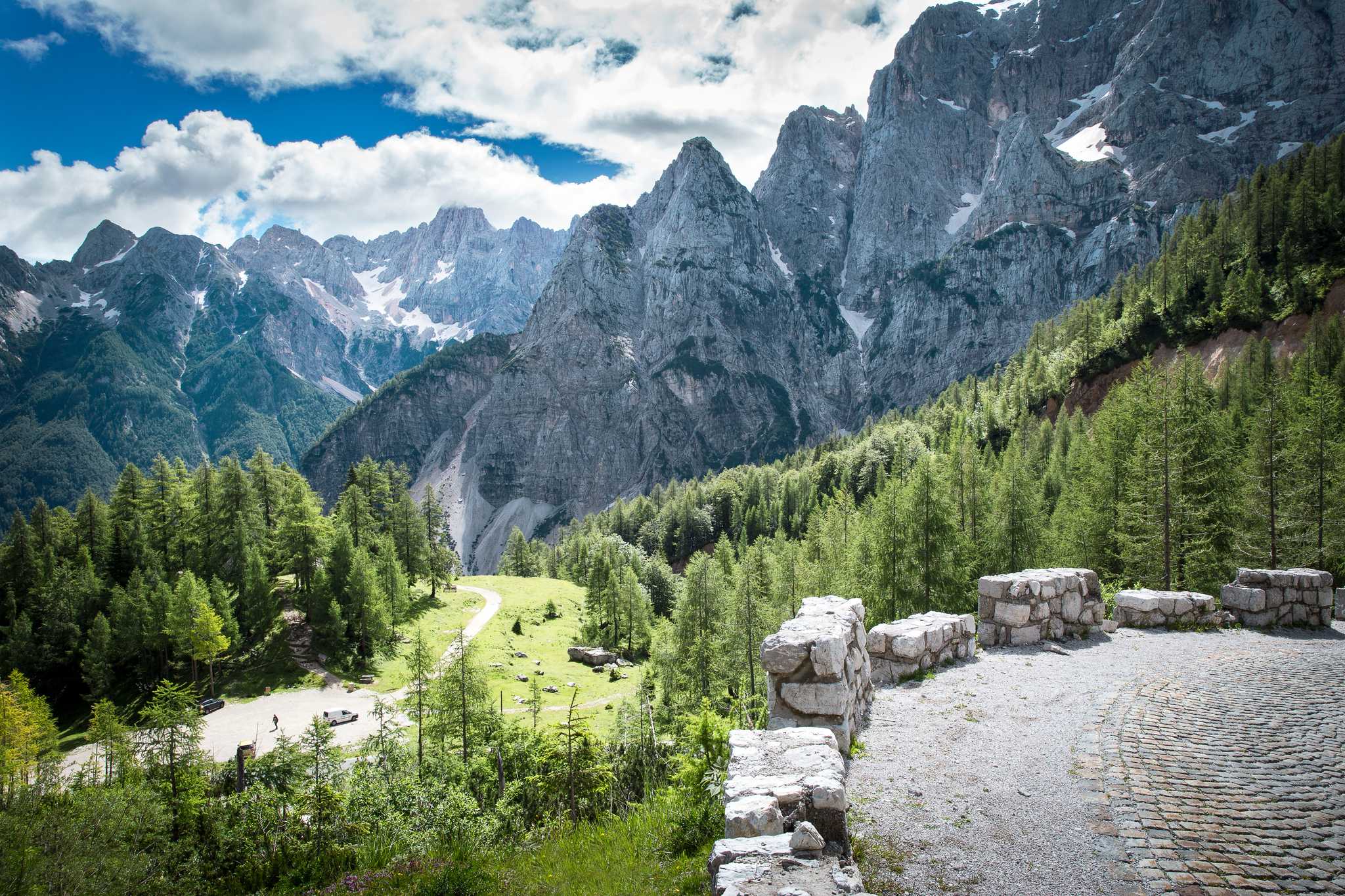Servicios de traslado en coche privado en Paso de Vršič - vista panorámica de Paso de Vršič en Eslovenia