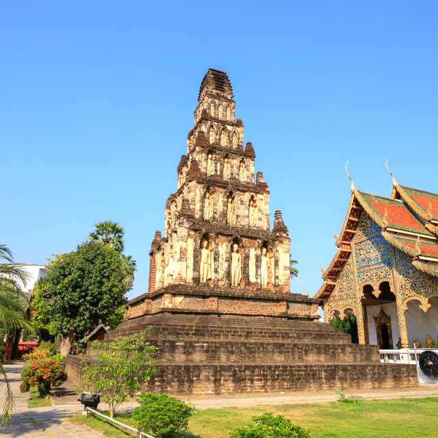 Chiang Mai to Wat Chamthewi and Botanical Tweechol: Day trip