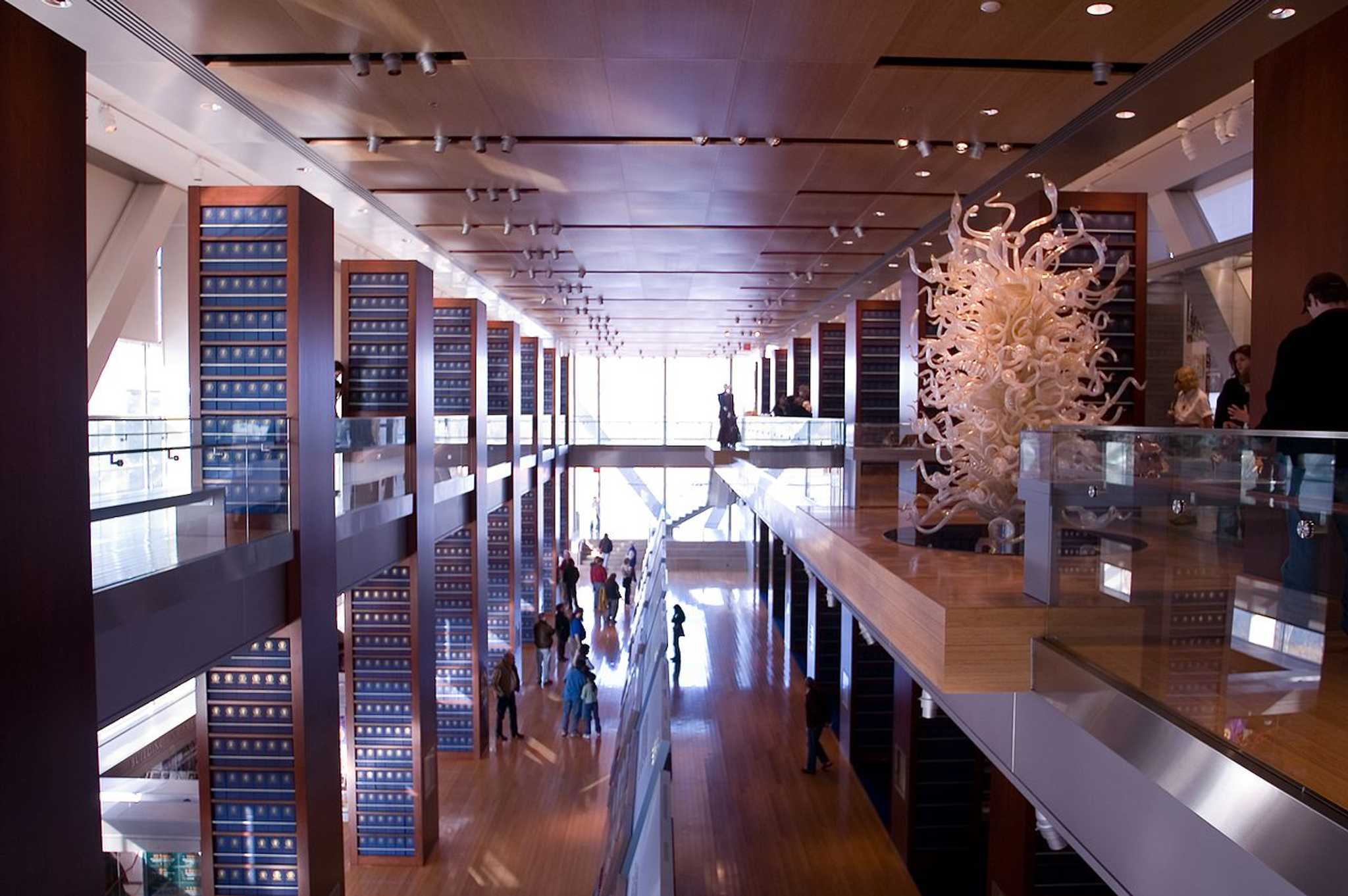 Visit William J. Clinton Library and Museum on the way from dallas-tx-us to nashville-tn-us with Daytrip