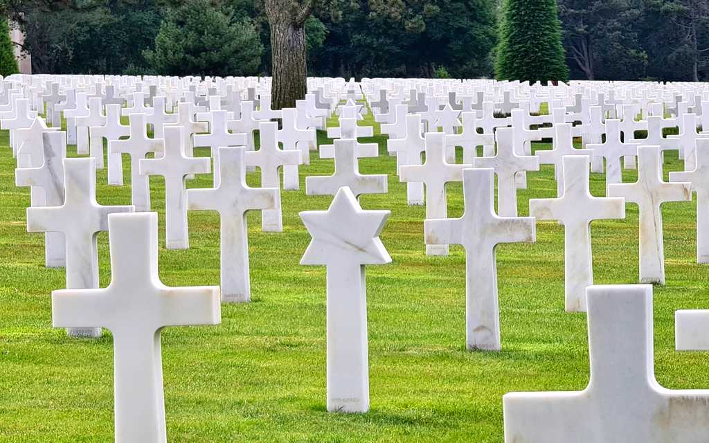 Tailored trips for Meaningful WWII remembrance day trips - Private transfers by Daytrip