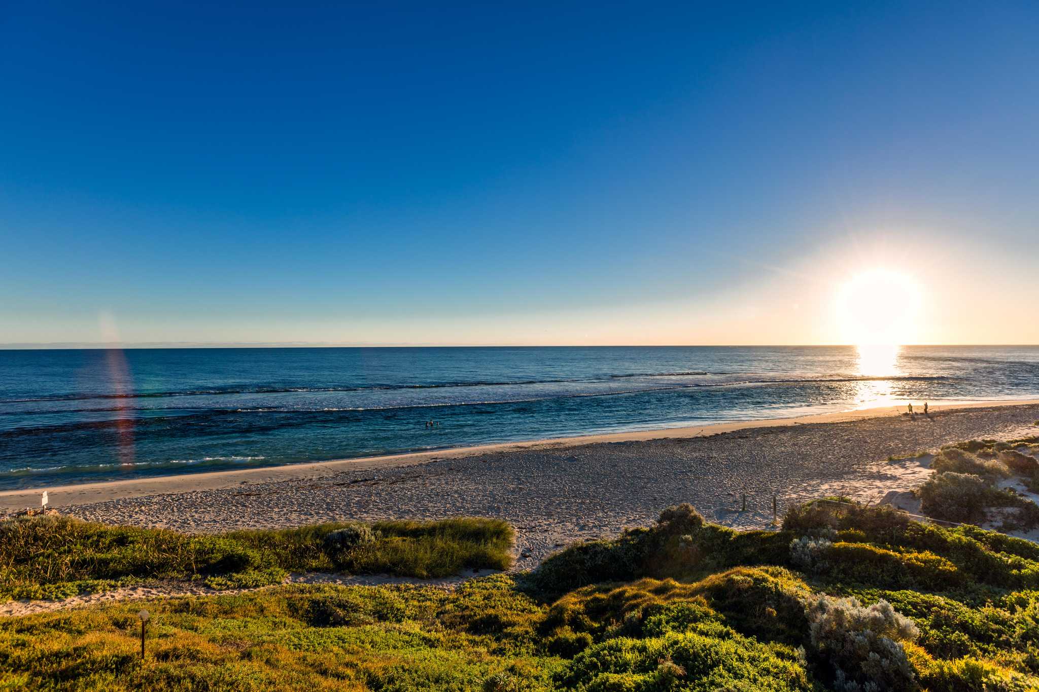 A perfect place to experience a true example of Aussie culture, flora, fauna, and history, this town is home to one of Australia’s liveliest national parks. 